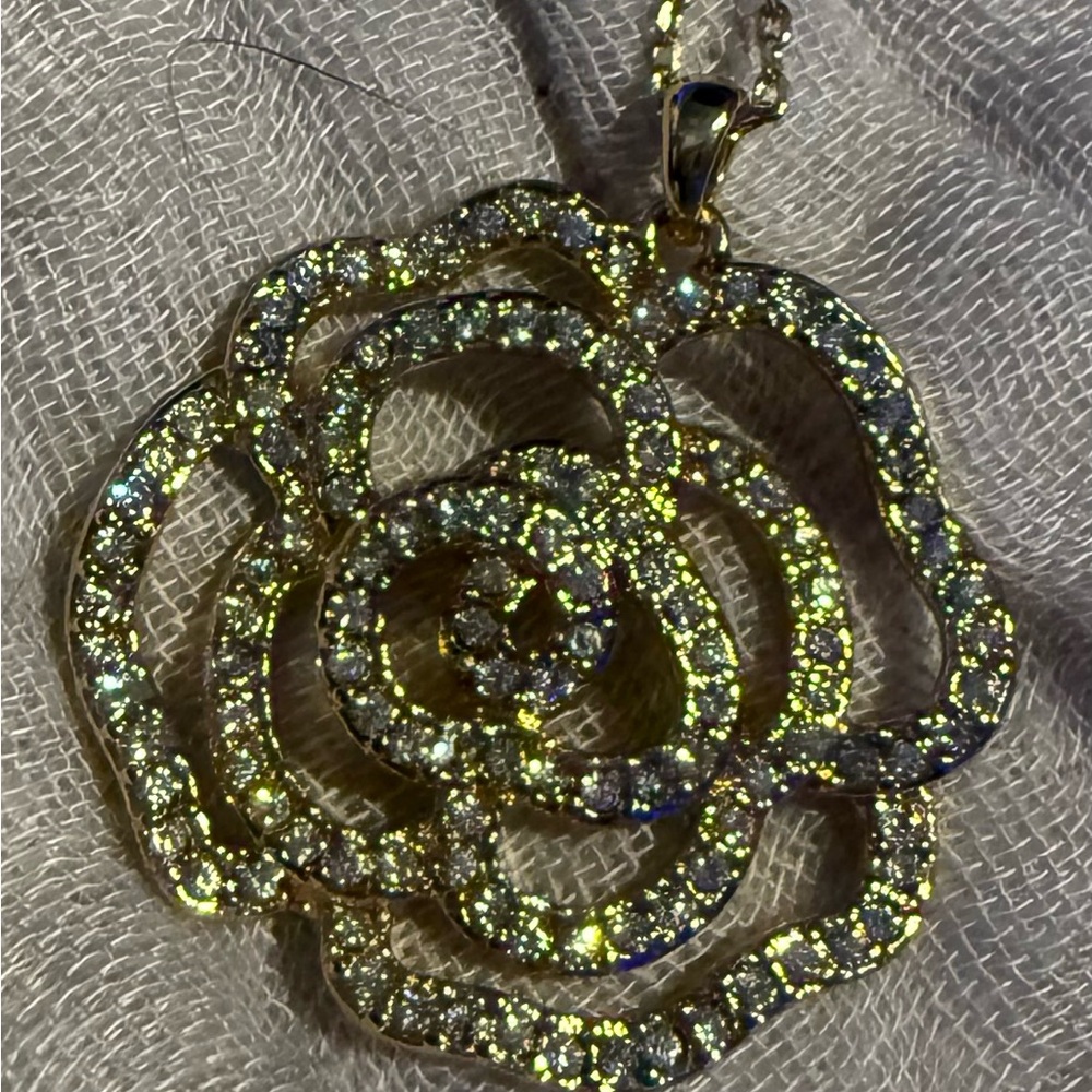 NWOT Kate Spade Peony Goldtone and Shiny Stones OOP necklace